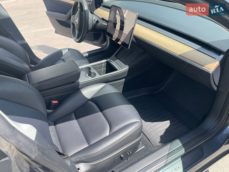 Седан Tesla Model 3 2023 в Львові