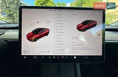 Седан Tesla Model 3 2022 в Золочеві