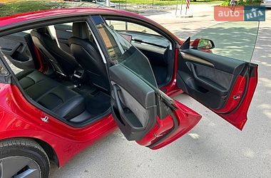 Седан Tesla Model 3 2022 в Золочеві