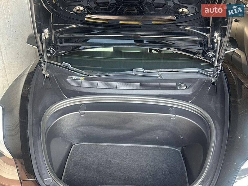 Седан Tesla Model 3 2019 в Дніпрі