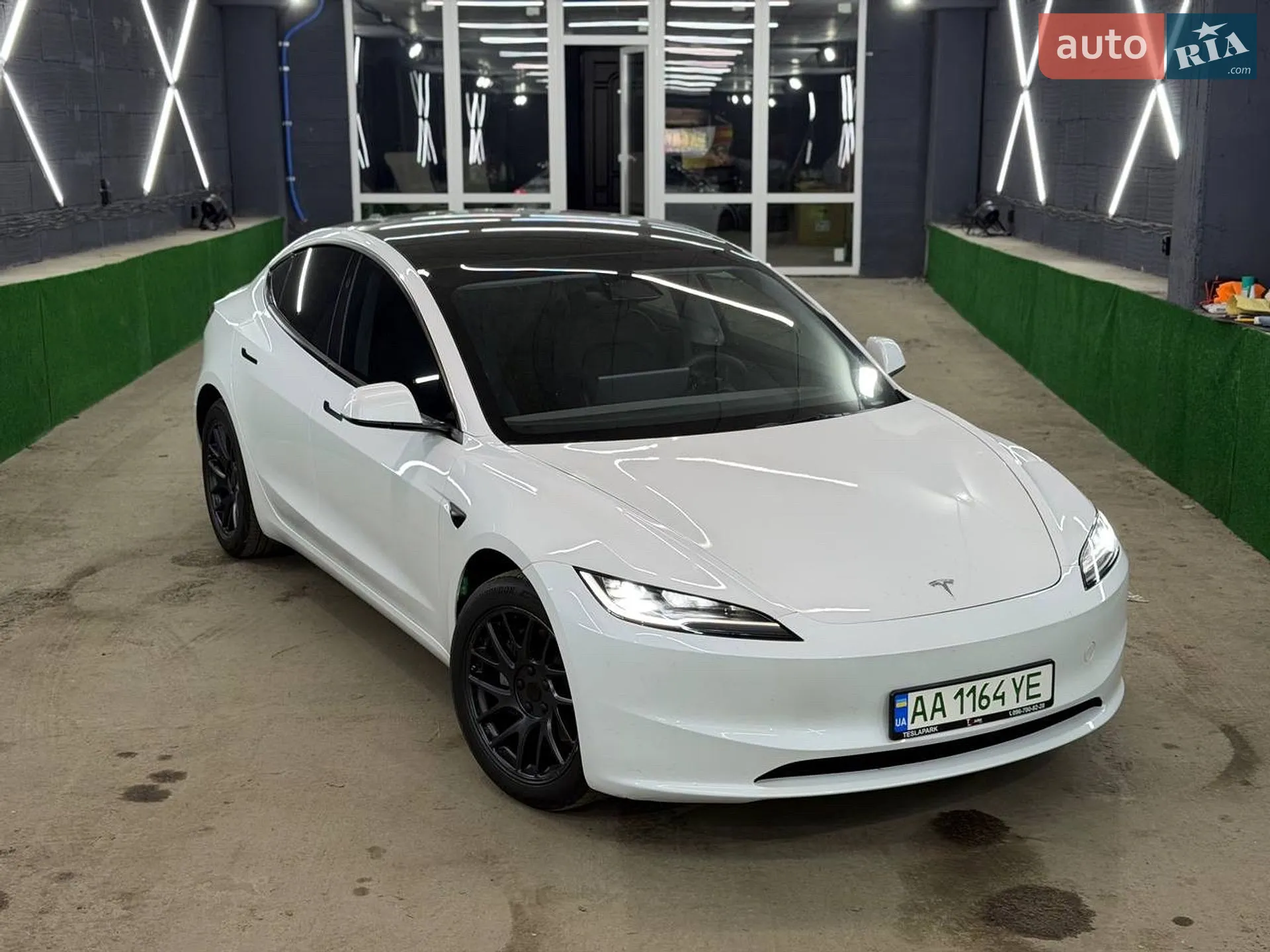 2025 Tesla Model 3 - мініатюра 8