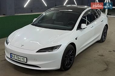 Седан Tesla Model 3 2025 в Киеве
