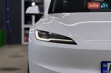 Седан Tesla Model 3 2025 в Киеве