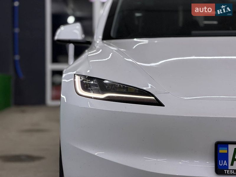 Седан Tesla Model 3 2025 в Киеве