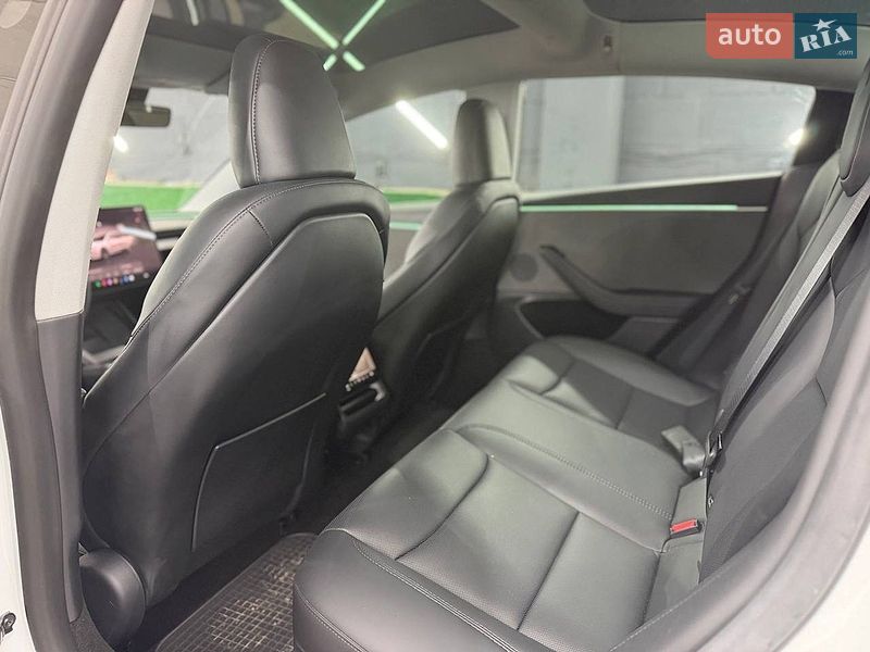 Седан Tesla Model 3 2025 в Киеве