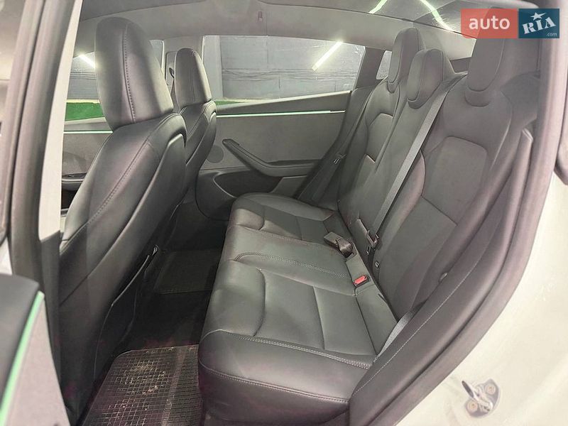 Седан Tesla Model 3 2025 в Киеве