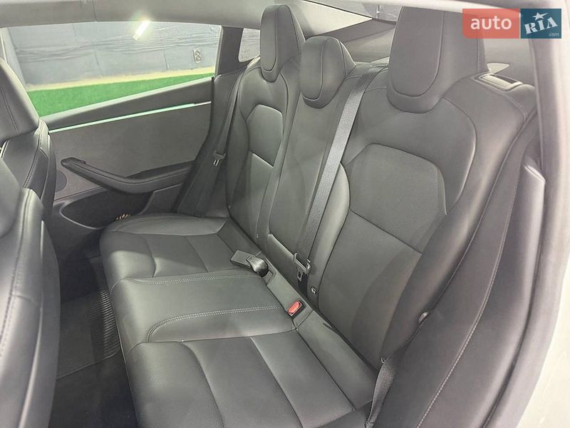 Седан Tesla Model 3 2025 в Киеве
