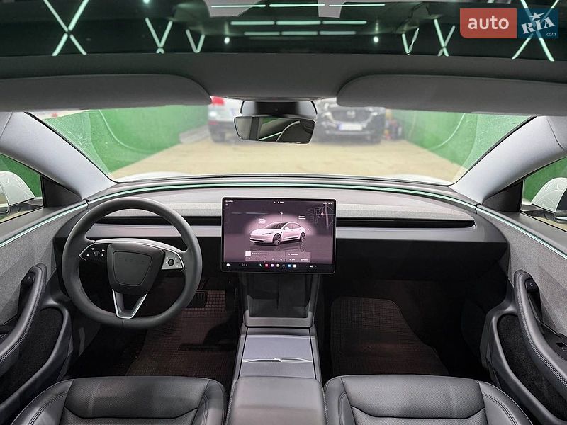 Седан Tesla Model 3 2025 в Киеве