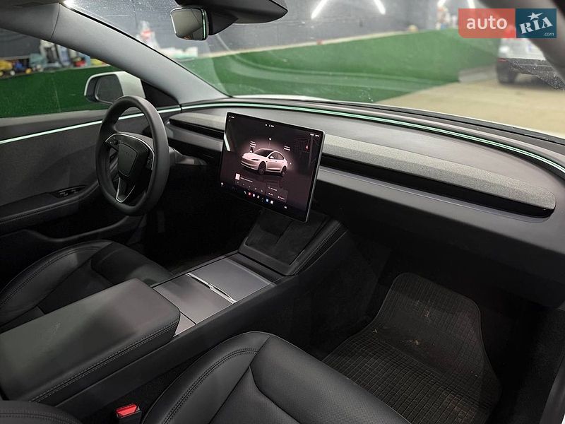 Седан Tesla Model 3 2025 в Киеве