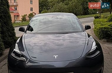 Седан Tesla Model 3 2022 в Ужгороде