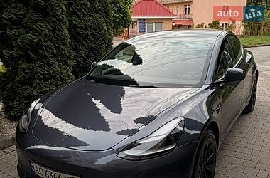 Седан Tesla Model 3 2022 в Ужгороді