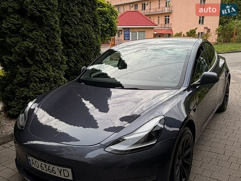 Седан Tesla Model 3 2022 в Ужгороді