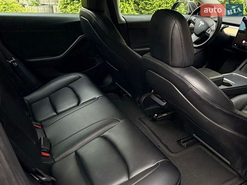 Седан Tesla Model 3 2022 в Ужгороді