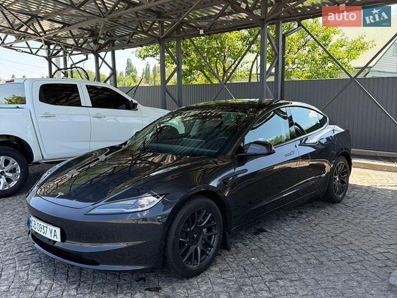 Седан Tesla Model 3 2024 в Киеве