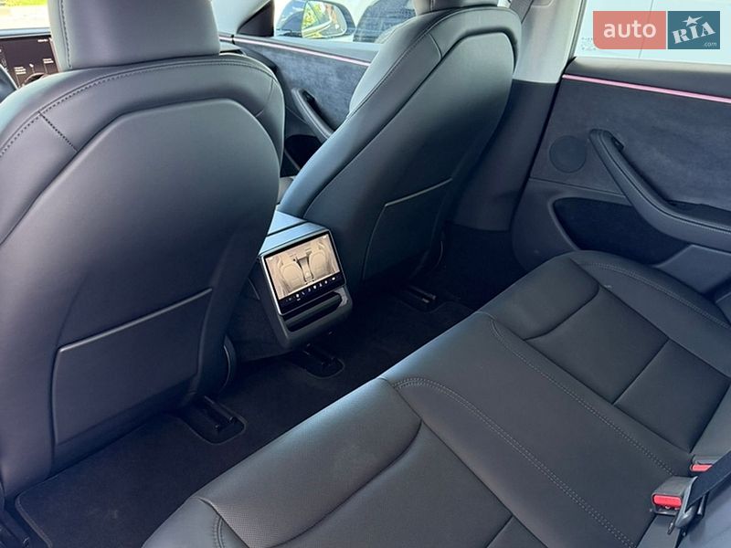 Седан Tesla Model 3 2024 в Киеве
