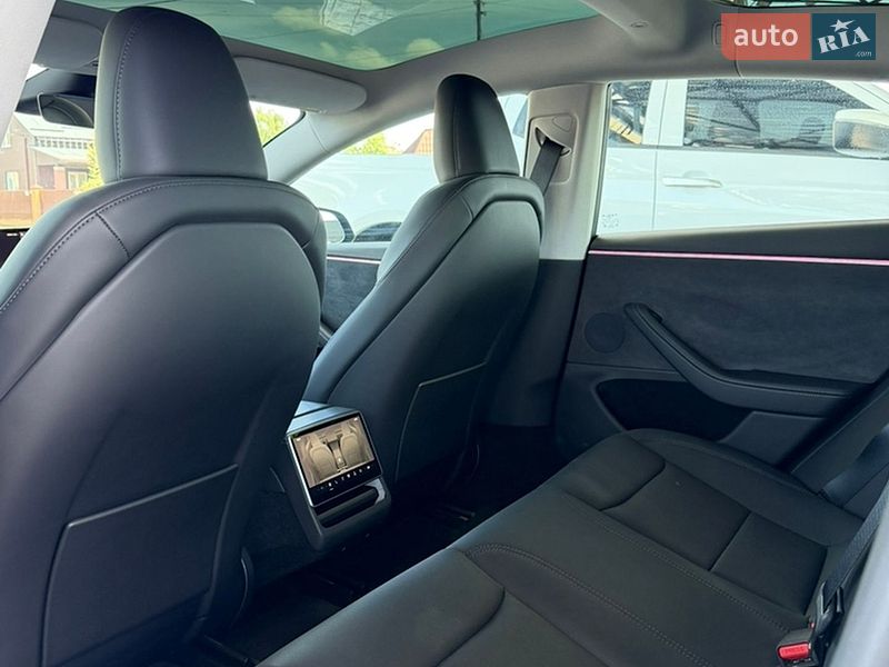 Седан Tesla Model 3 2024 в Киеве