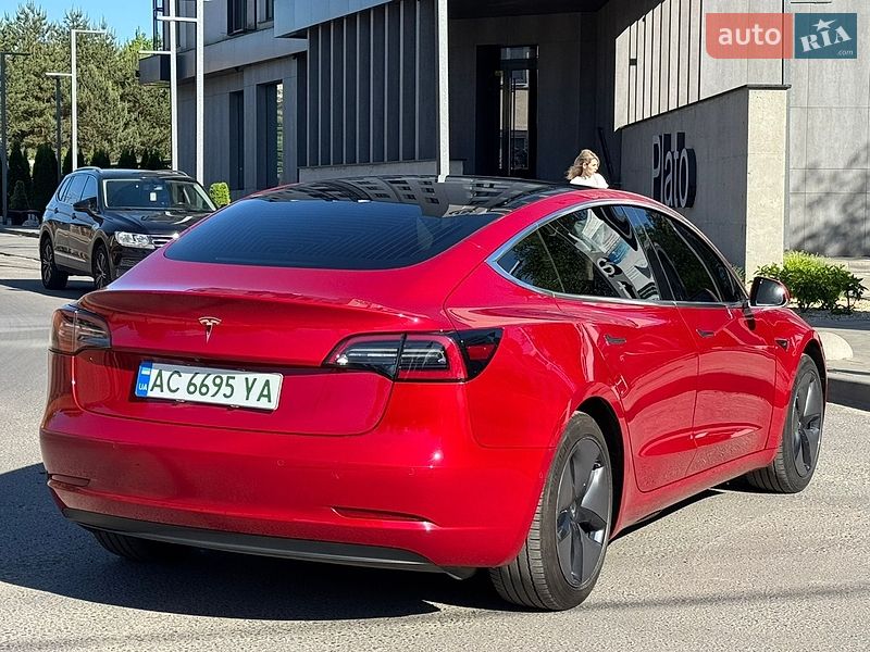 Седан Tesla Model 3 2019 в Луцке