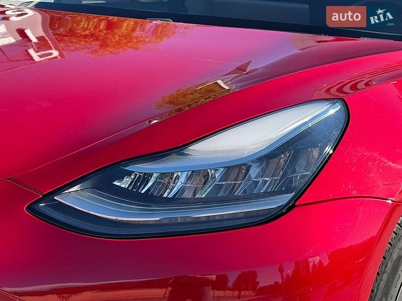 Седан Tesla Model 3 2019 в Луцке