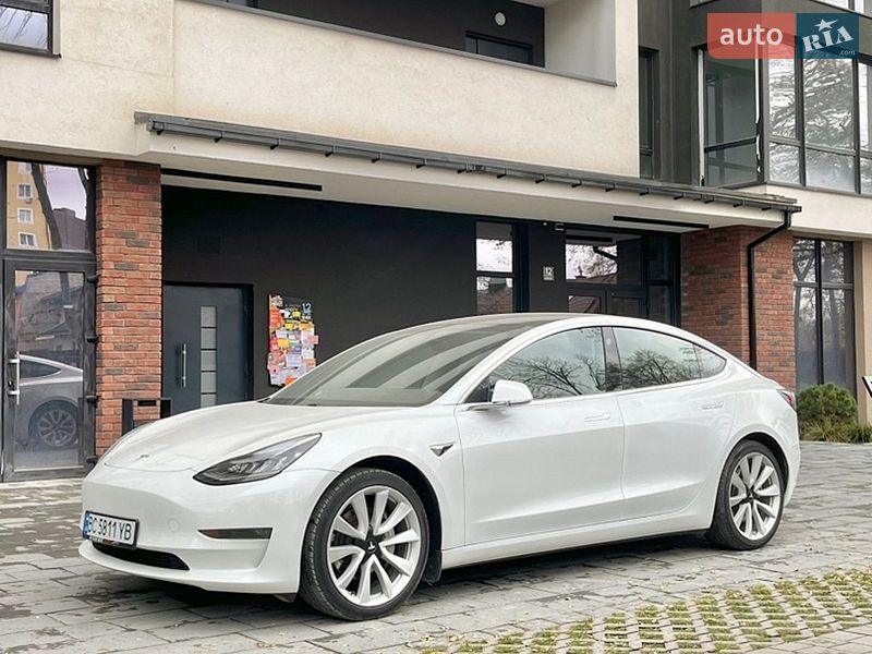 Седан Tesla Model 3 2020 в Ивано-Франковске