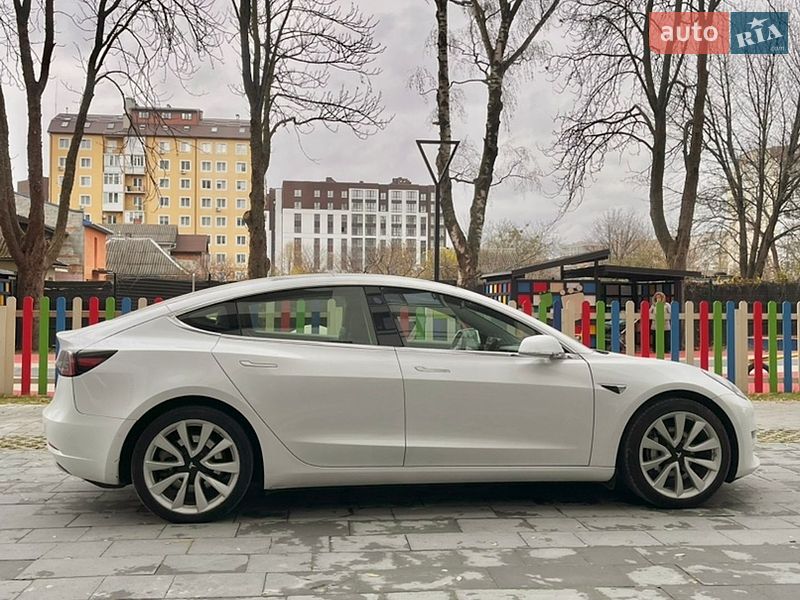 Седан Tesla Model 3 2020 в Ивано-Франковске