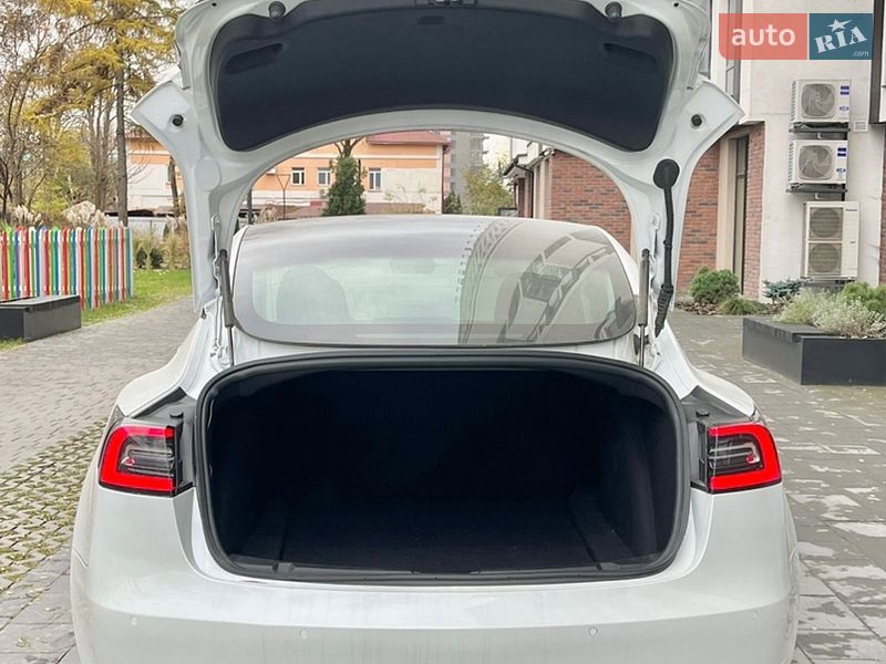 Седан Tesla Model 3 2020 в Ивано-Франковске