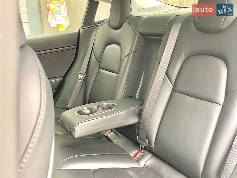 Седан Tesla Model 3 2020 в Ивано-Франковске
