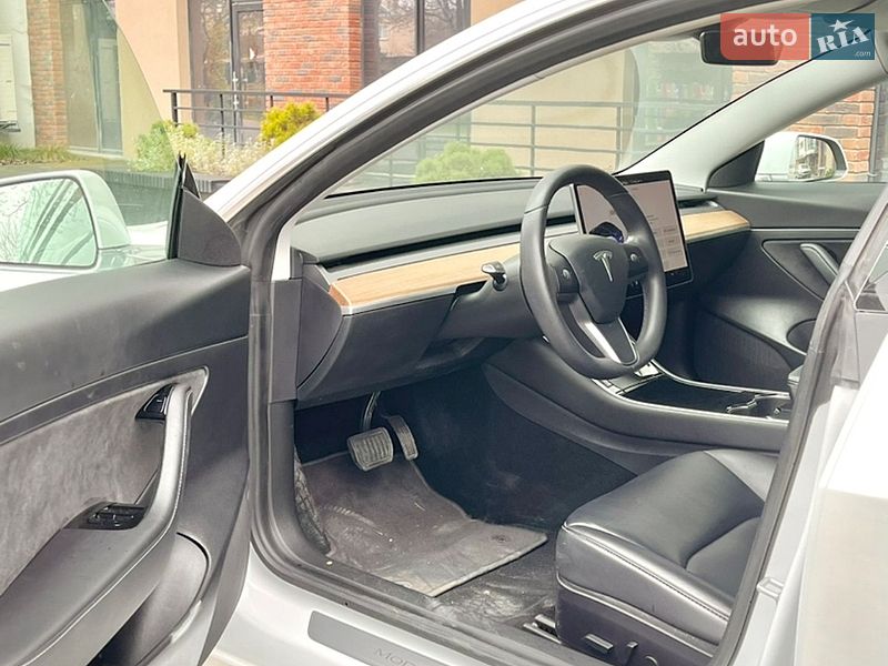 Седан Tesla Model 3 2020 в Ивано-Франковске