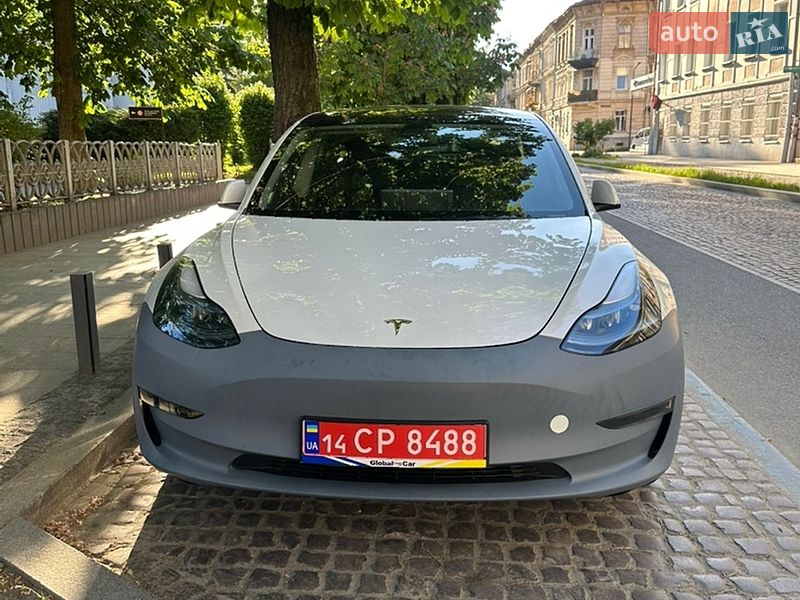 Седан Tesla Model 3 2023 в Львові
