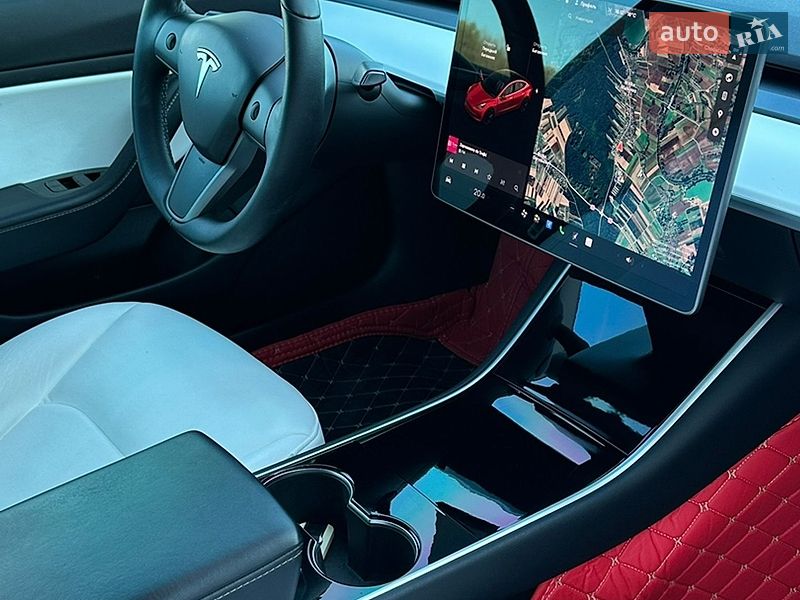 Седан Tesla Model 3 2019 в Львове