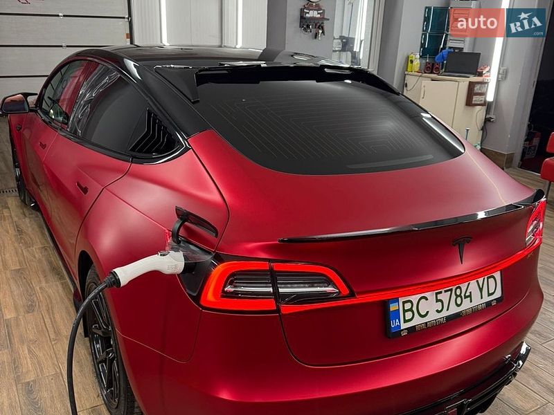 Седан Tesla Model 3 2019 в Львове