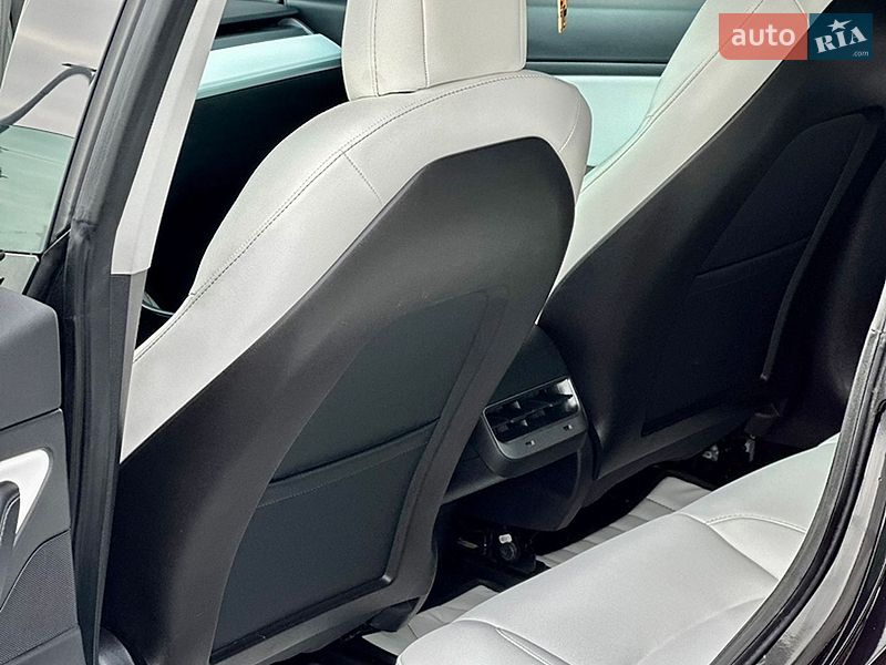 Седан Tesla Model 3 2019 в Львове