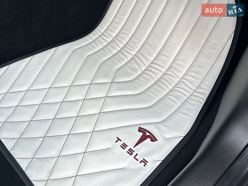 Седан Tesla Model 3 2019 в Львове