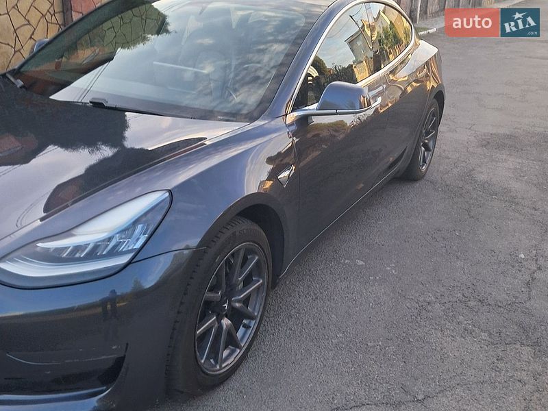 Седан Tesla Model 3 2018 в Луцке