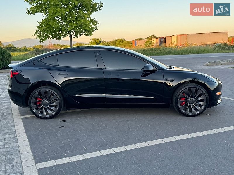 Седан Tesla Model 3 2021 в Мукачево