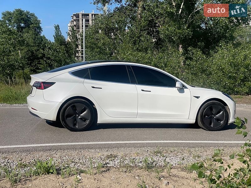 Седан Tesla Model 3 2019 в Кам'янському