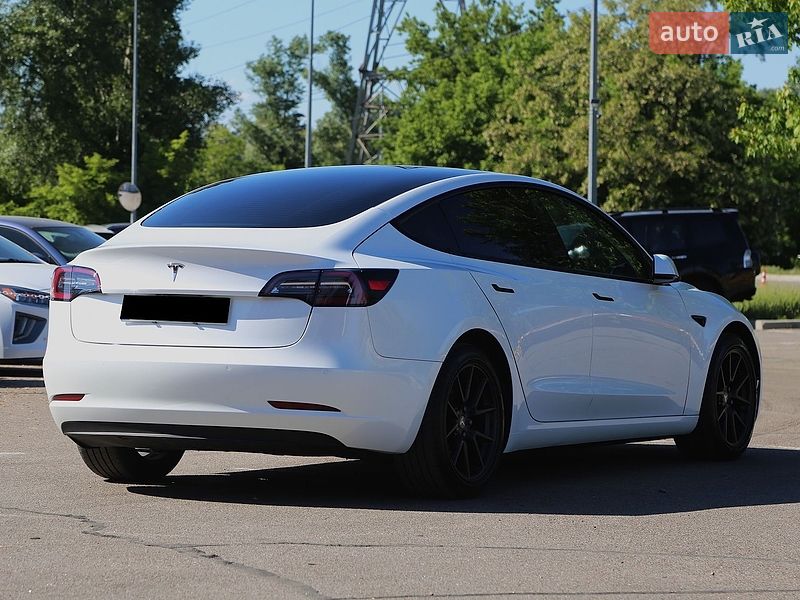 Седан Tesla Model 3 2022 в Києві