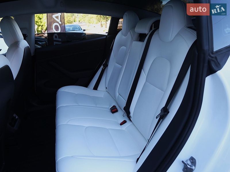 Седан Tesla Model 3 2022 в Києві