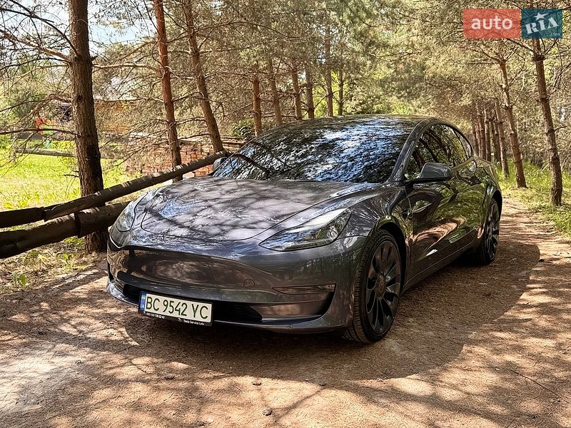 Седан Tesla Model 3 2022 в Львове
