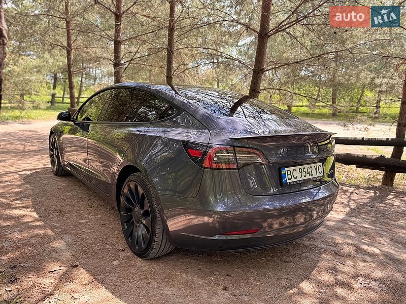 Седан Tesla Model 3 2022 в Львове