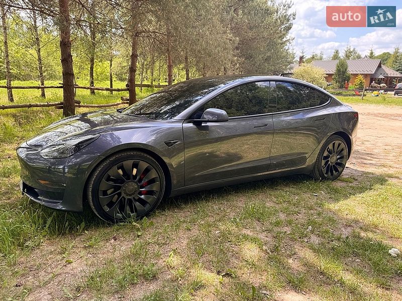 Седан Tesla Model 3 2022 в Львове