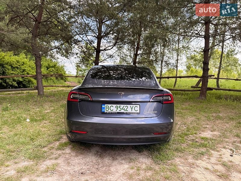 Седан Tesla Model 3 2022 в Львове