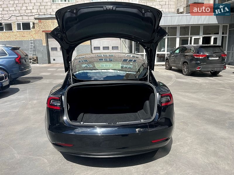 Седан Tesla Model 3 2018 в Киеве