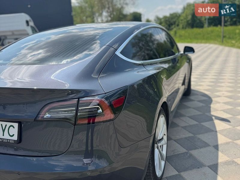 Седан Tesla Model 3 2018 в Самборе
