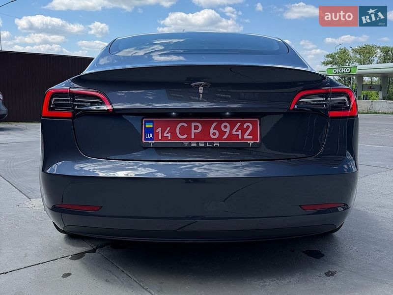 Седан Tesla Model 3 2023 в Львові