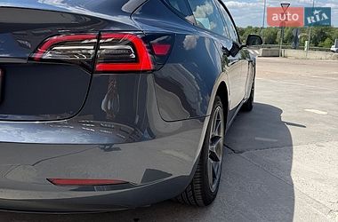 Седан Tesla Model 3 2023 в Львові