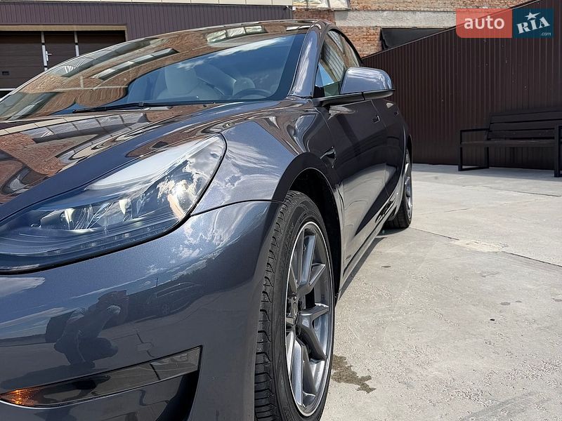 Седан Tesla Model 3 2023 в Львові