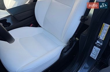 Седан Tesla Model 3 2023 в Львові