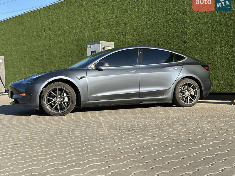 Седан Tesla Model 3 2018 в Святопетрівське