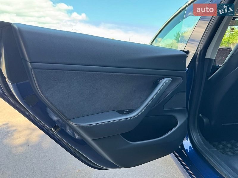 Седан Tesla Model 3 2020 в Киеве