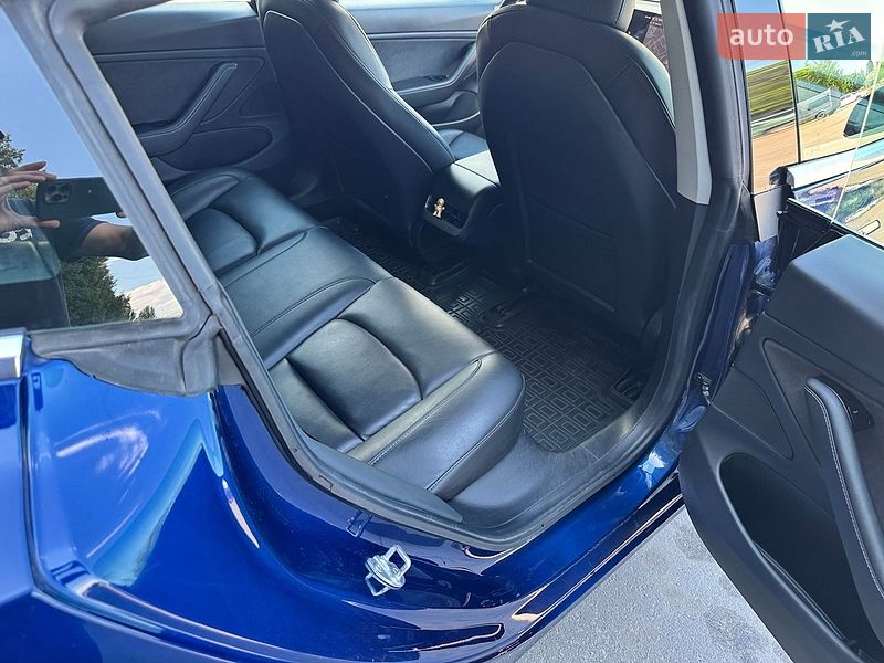 Седан Tesla Model 3 2020 в Киеве